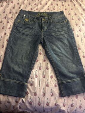 Dereon Dark Blue Cropped Capri Jeans with Gold Accents